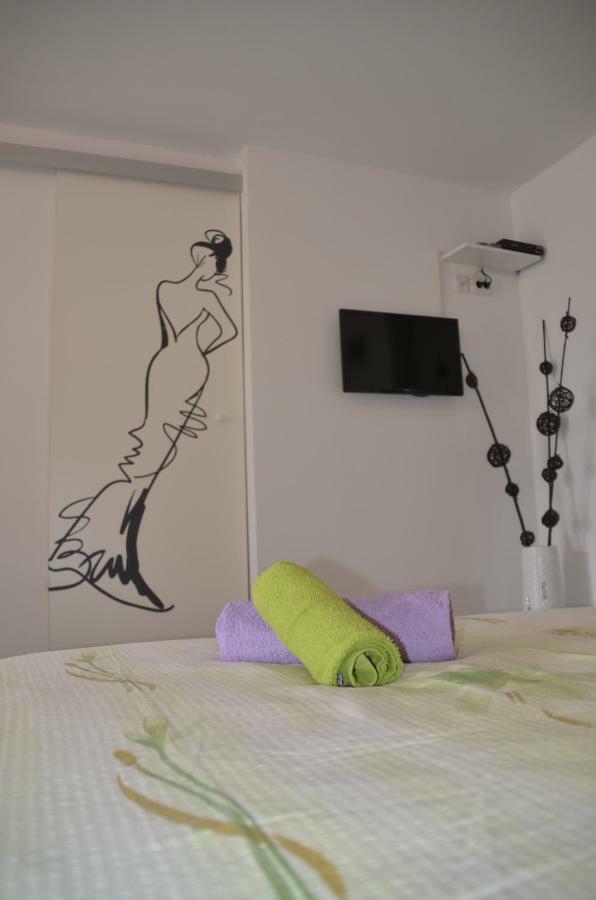 Apartments Lilly - Studio Риека Экстерьер фото